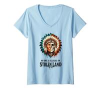 Femme No One is Illegal on Stolen Land - Native American Roots T-Shirt avec Col en V