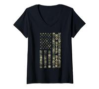 Femme No Step Back Distressed USA American Flag Camo Aesthetic T-Shirt avec Col en V