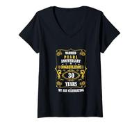 Femme Nous célébrons l'anniversaire de Mariage Pearl 30 Ans marié Anniversaire T-Shirt avec Col en V