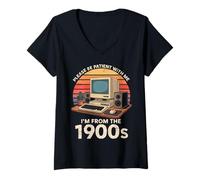 Femme Ordinateur PC rétro Geek, s'il Vous plaît, Soyez Patient, Je Viens des années 1900 T-Shirt avec Col en V