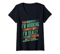 Femme Penser au Whisky au Travail | Buveur de Bourbon Amusant T-Shirt avec Col en V