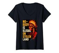 Femme Personne n'est illégal sur Stolen Land Design T-Shirt avec Col en V