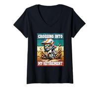 Femme Retro Motocross Dad Gnome Crossing Into My Retirement T-Shirt avec Col en V