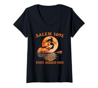 Femme Salem 1692 Balai d'équitation « They Missed One Witch » pour Halloween T-Shirt avec Col en V
