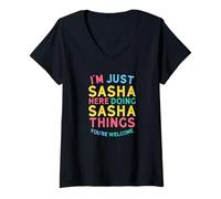 Femme Sasha Here Doing Sasha Things Funny Sasha Name T-Shirt avec Col en V