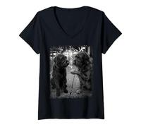 Femme Schnauzer géant fumant Cigarette Art Urbain T-Shirt avec Col en V