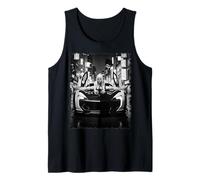 Femme sexy sur t-shirt - Sexy Blonde faisant des divisions sur la voiture BW Débardeur