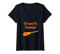 Femme She Loves My Broomstick Couples Matching Halloween T-Shirt avec Col en V