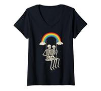 Femme Skeleton Couple on Swing Under Rainbow LMBTQ Halloween T-Shirt avec Col en V