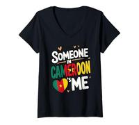Femme Someone in Cameroon Loves Me Heart Flag Pride T-Shirt avec Col en V