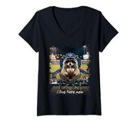 Femme Stade de Baseball avec Raton Laveur sur Le Devant du Fauteuil I Live Here Now T-Shirt avec Col en V