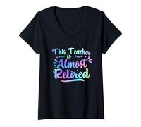 Femme Teacher Retraite This Teacher is Almost Retired 2026 T-Shirt avec Col en V