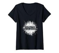 Femme Tout va Bien : Une Conspiration gouvernementale dystopique Sarcastique T-Shirt avec Col en V