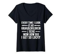 Femme Un Grand-Parent Chanceux Chaque Fois Que Je Regarde Mes Petits-Enfants T-Shirt avec Col en V