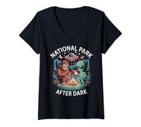 Femme Un Parc National Amusant après la tombée de la Nuit : Bigfoot Alien Camping T-Shirt avec Col en V