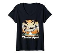 Femme Vacation Mood Hamac Bigfoot Coucher de Soleil Tropical Beach Cryptid T-Shirt avec Col en V