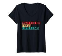 Femme Wait for Me I Have Little Legs Funny Short Person Humor T-Shirt avec Col en V