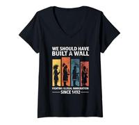 Femme We Should Have Built A Wall Fighting Illegal Immigration T-Shirt avec Col en V