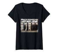 Femme Where I Do The Hardest Work at My Job | Salle de Bain T-Shirt avec Col en V