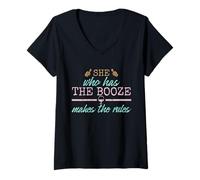 Femme Womens She Who Has The Booze Makes The Rules Funny Bartender T-Shirt avec Col en V