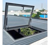 Fenêtre de toit avec couvercle de sécurité, trappe d'accès encastrée pour un éclairage et une ventilation améliorés dans les greniers, les vérandas et les sous-sols