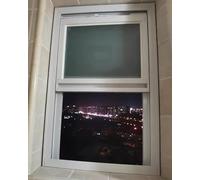 Fenêtres coulissantes pour l'intérieur et l'extérieur, design à double vitrage avec écran, installation facile pour serres, restaurants et poulaillers