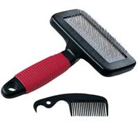 Ferplast Brosse Carde pour Chiens - Poils Mi-longs à Longs - Picots Inclinés & Têtes Arrondies en Acier Inoxydable - Poignée Ergonomique Souple - Peigne Supplémentaire Inclus - Taille M, Rouge