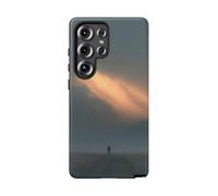Figure solitaire marchant vers la montagne éclairée - Coque rigide mate - Compatible avec Samsung Galaxy S25 Ultra Bleu