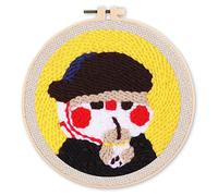 Figured'Art Punch Needle Kit Complet pour Adultes et Enfants - Petit Garçon en train de Boire - Parfait pour Débutant. Set prêt à broder taille 20x20cm avec cadre circulaire