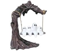 Figurine fantôme sur une balançoire d'arbre comme décoration de