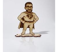 Figurine Super-héros en bois personnalisée avec gravure photo style Comic - Cadeau unique et original pour homme, femme, Papa, Maman, maîtresse, anniversaire, fête des pères ou des mères.