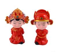 Figurines de couple de mariés romantiques qui s'embrassent comme souvenir précieux pour les jeunes mariés