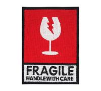 Finally Home Écusson thermocollant « Fragile » - Avertissement de voyage | Symbole d'avertissement rouge : voyage, attention, dicton et verre à vin. Comme écusson thermocollant pour sac à dos et