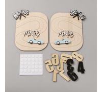 FINGERINSPIRE 2 Ensembles Panneau d'Étape Mensuelle Bébé Comprenant 2 Tableaux avec Chiffres 0-9 et 30 Autocollants Panneau en MDF Forme Mocassin Voiture de Course Cartes d'Étape Mensuelle Bébé