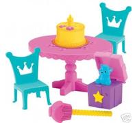 Fisher Price - Poupee - Dora l'exploratrice - Meuble du Chateau : Salle de Sejour Anniversaire