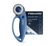 Fiskars Loop Cutter rotatif Explore Collection Mountain Haze, lame en acier rectifiée de précision pour tissu, feutre et vinyle, 45 mm