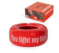 Fisura Cendrier rouge avec inscription "You light my fire" Cendrier original avec phrase amusante pour la cuisine, l'extérieur ou l'intérieur en céramique. Dimensions : 10 x 10 x 4 cm.