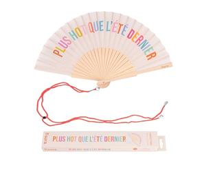 fisura. - Éventail en bois moderne avec message “plus h*t que l’été dernier”. Accessoire coloré, ventilateur de poche beige avec crochet inclus. Idéal pour un été encore plus chaud ! 42,5 x 23 cm