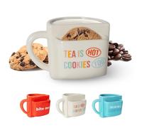 Fisura - Tasse originale “Tea is hot” blanche avec poche à biscuits. Tasse originale thé ou café 316 ml. Mug petit déjeuner amusant et tasse moderne cadeau original