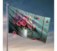 Fleurs décoratives vintage dans un arrosoir sur fond en bois. Drapeaux amusants pour décoration d'intérieur (120 x 180 cm)