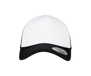 Flexfit Casquette 'Foam Trucker Curved Visor' noir / blanc, Taille 55-60
