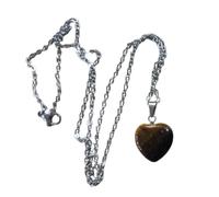 FLOWERS AND FLOW Collier avec un pendentif coeur en pierres naturelles (oeil de tigre)