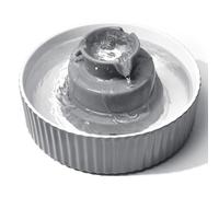 Fontaine à eau pour chat en céramique, 2,1 l, silencieuse, pompe à eau avec filtre à charbon actif en coton, pour plusieurs animaux domestiques, grise