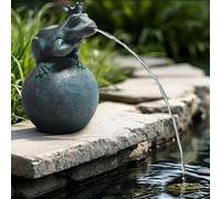 Fontaine solaire avec pompe solaire et jeu d'eau - Décoration de jardin en polyrésine effet bronze - Fontaine solaire pour bassin de jardin et cours d'eau (Froschkönig 12x12x21 cm)