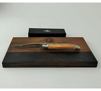 Forge de Laguiole Coffret cadeau | Couteau de poche de qualité supérieure avec lame de 12 cm | Manche en olive + planche à découper en bois de fût (chêne) 25 x 15 cm