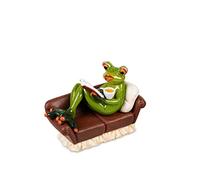 Formano Grenouille soirée femme sur canapé avec livre et tasse à café