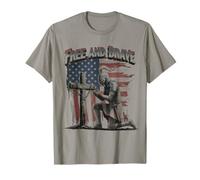 Free and Brave Knight Prayer Drapeau américain Croix Patriotique T-Shirt