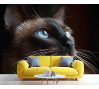 Fresque murale représentant un chat siamois aux yeux azur en gros plan, une œuvre féline saisissante, une décoration élégante pour le salon ou la chambre. 280x200cm (Non autocollant)