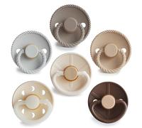 FRIGG Multipack Sucettes en Latex | Lot de 6 Sucettes | Sucettes en Caoutchouc | Fabriqué au Danemark | Sans BPA | Tétine Cerise Symétrique | (Earthy Wonder, Taille 1 (0-6 Mois))