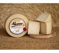 Fromage AOP Manchego "Semi-Curado" artisanal au lait cru. Entier 1 kg. approx.